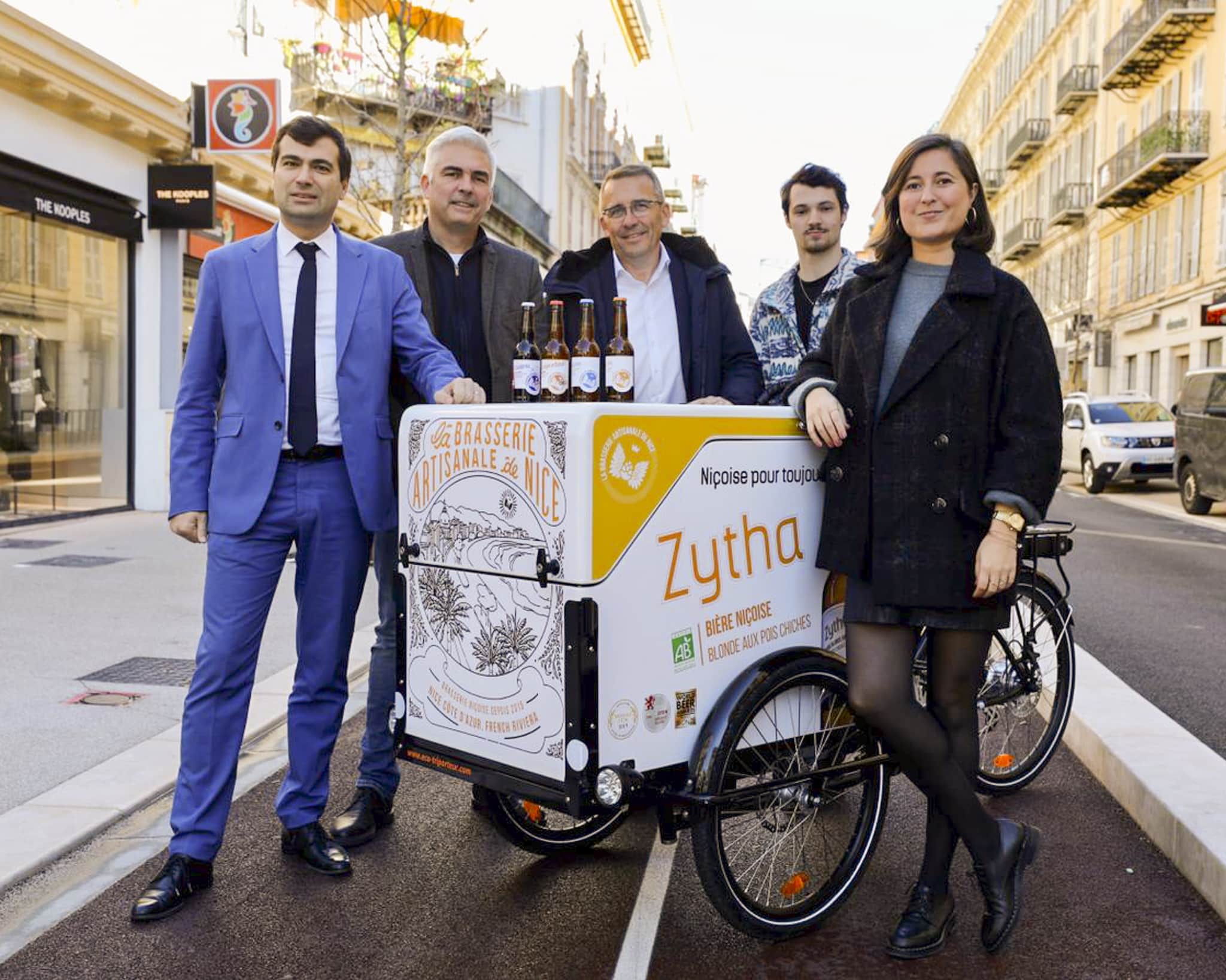 vélo-cargo de la Brasserie Artisanale de Nice avec membres de la mairie de Nice
