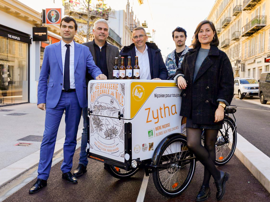 vélo-ca rgo de la Brasserie Artisanale de Nice avec membres de la mairie de Nice
